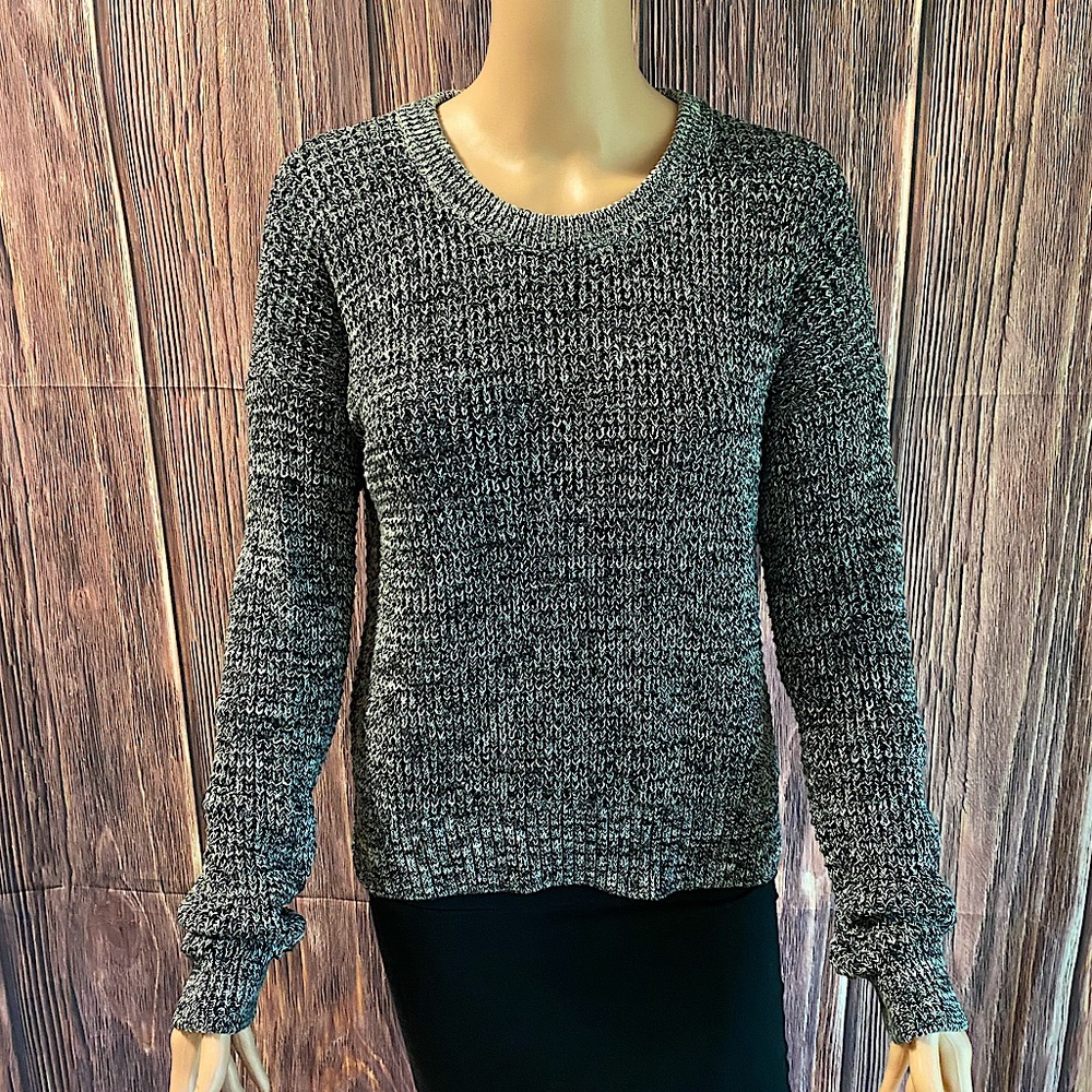 Banana Republic size medium black white gray boho knit crew scoop neck